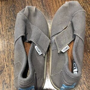 Toms shoes size 10